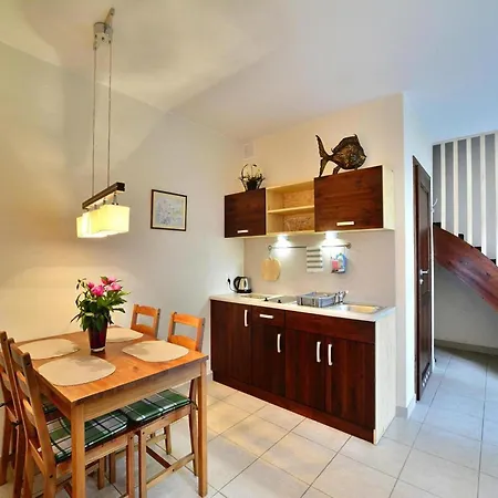 2-level With 2 Bedrooms,